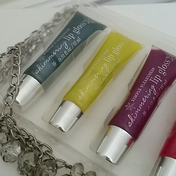 Simple Pleasures shimmering lip gloss. - Picture 2 of 5